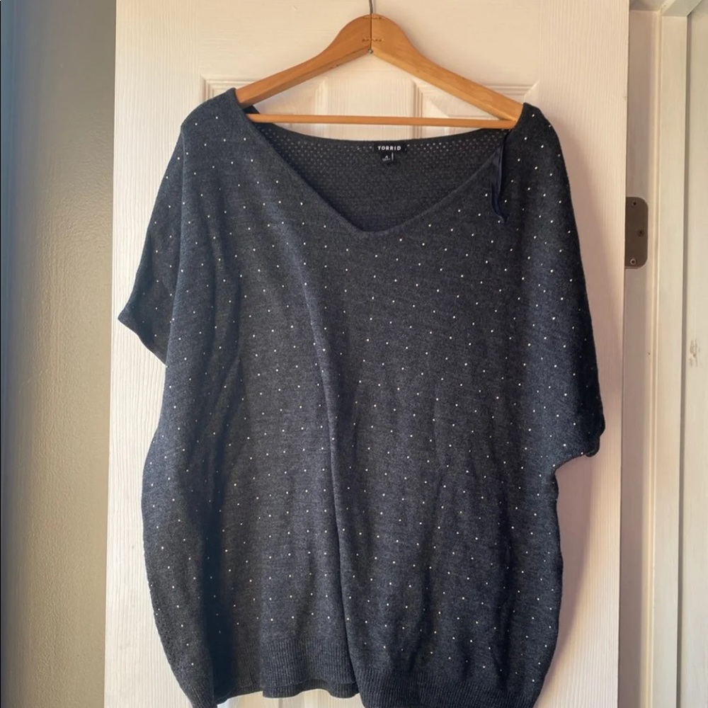 Torrid grey and gold pieces short sleeve sweater